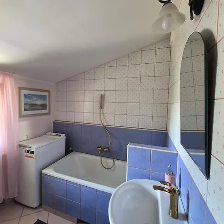 Cozy In A Tenement House Near The Apartman *